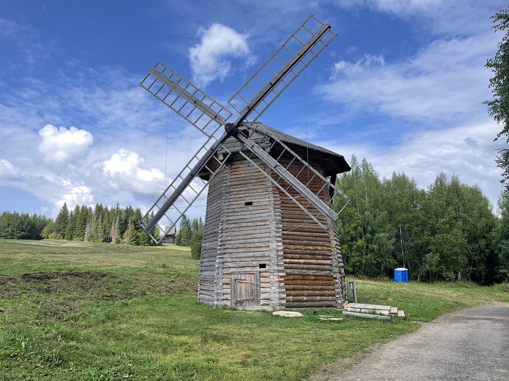 Ветряная мельница в Хохловке фото